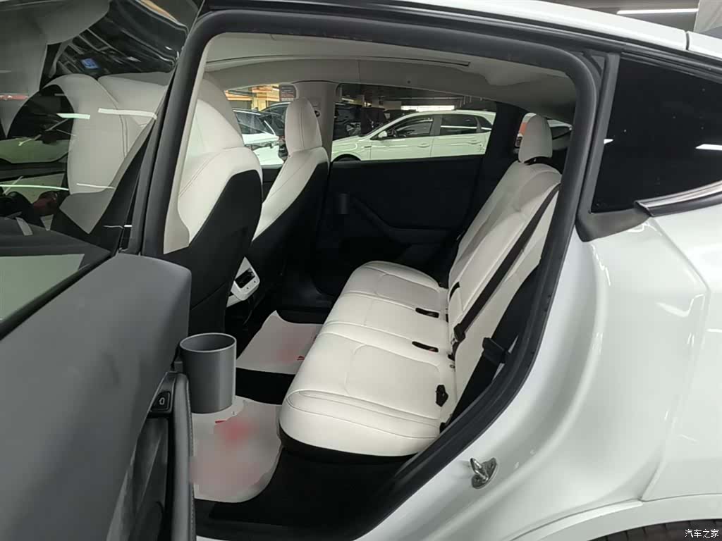 Tesla Model Y, 2023 17