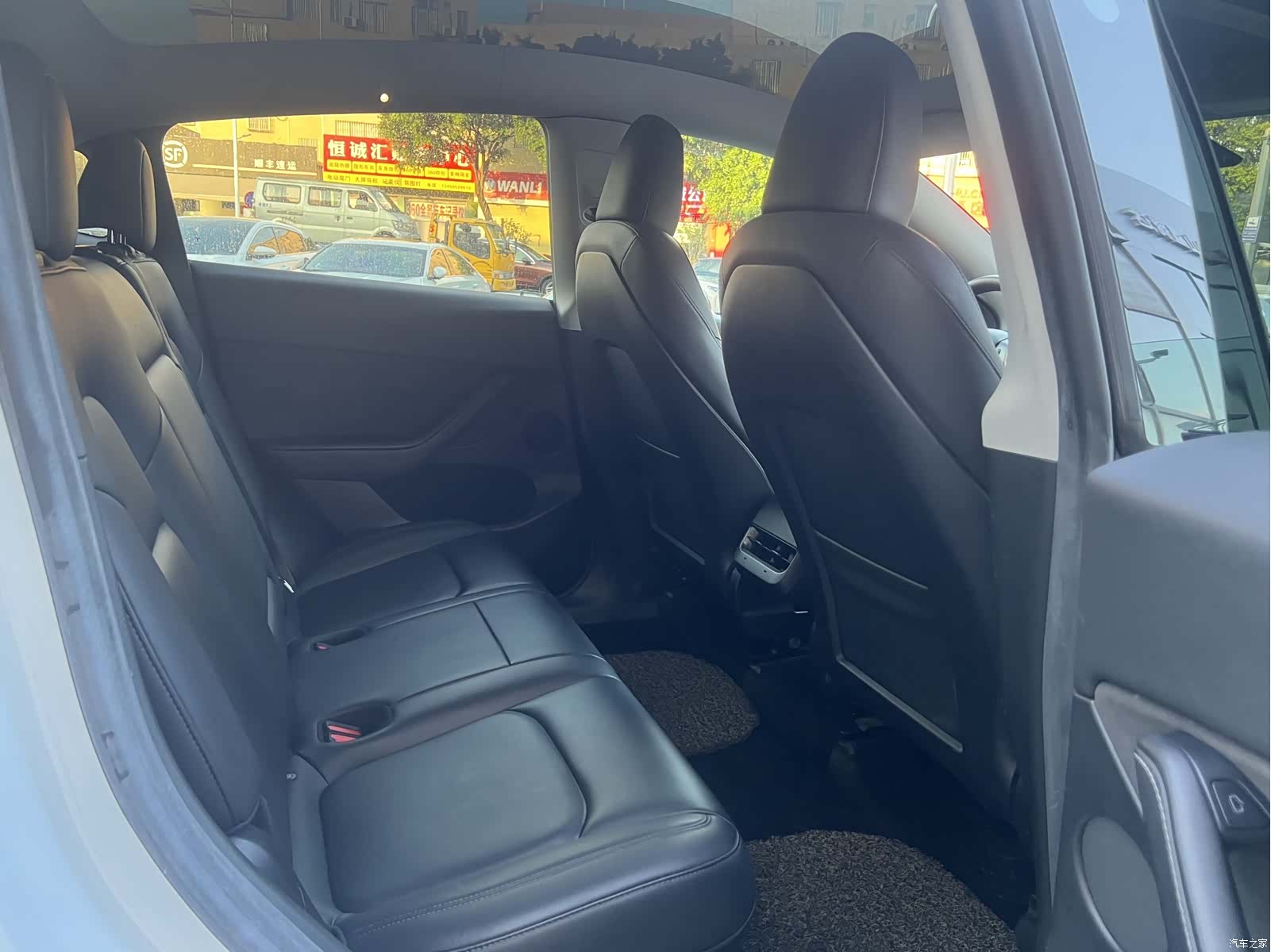 Tesla Model Y, 2023 12