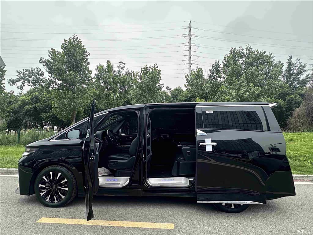 Toyota Vellfire, 2024 все фото
