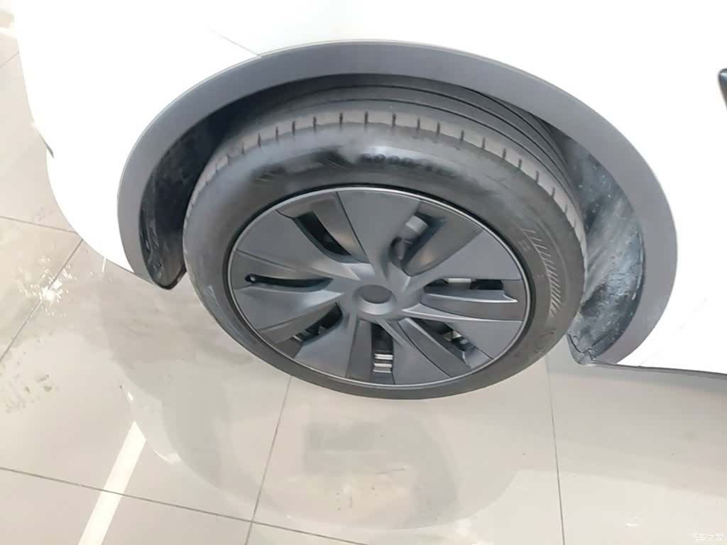 Tesla Model Y, 2024 23