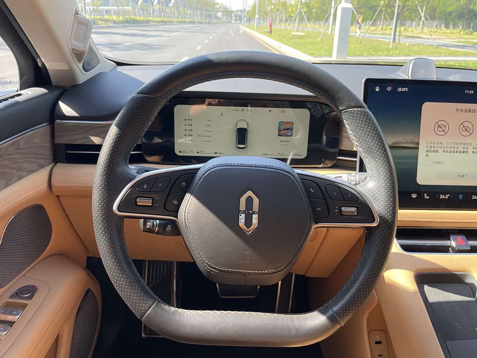 AITO Ask the world M5