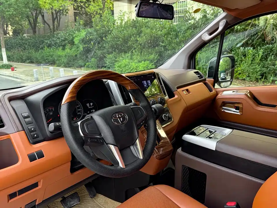 Toyota HIACE Toyota HIACE