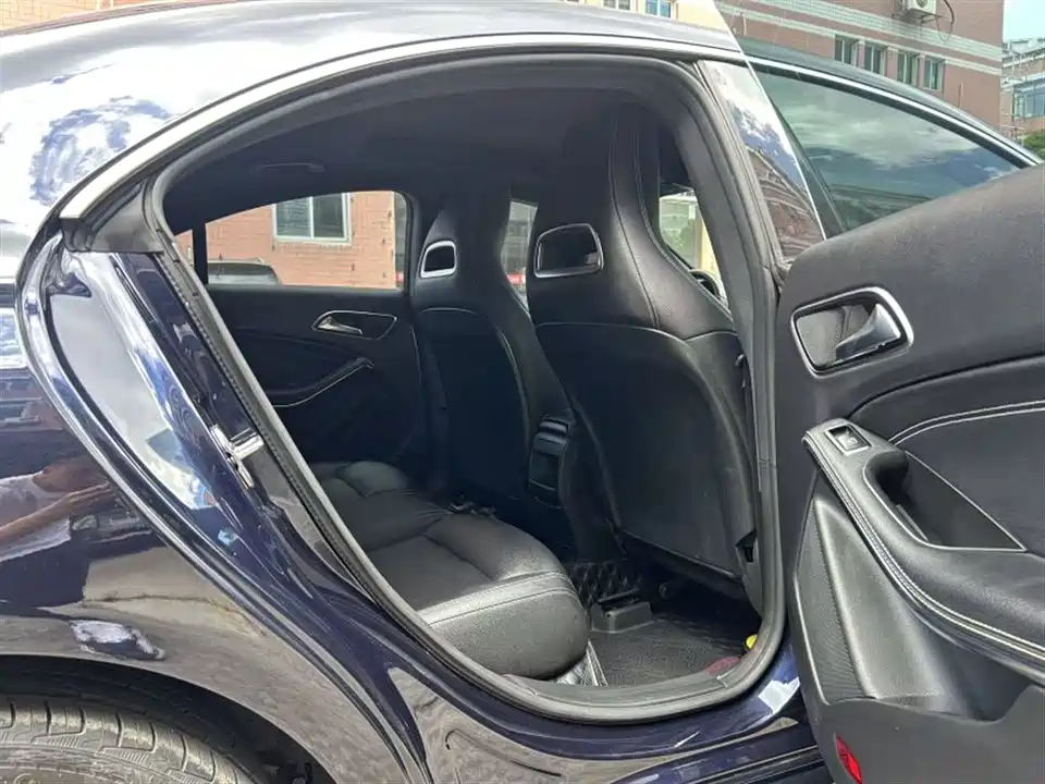 Mercedes-Benz CLA Mercedes-Benz CLA