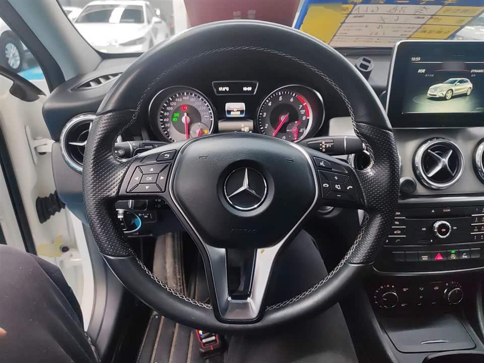 Mercedes-Benz GLA