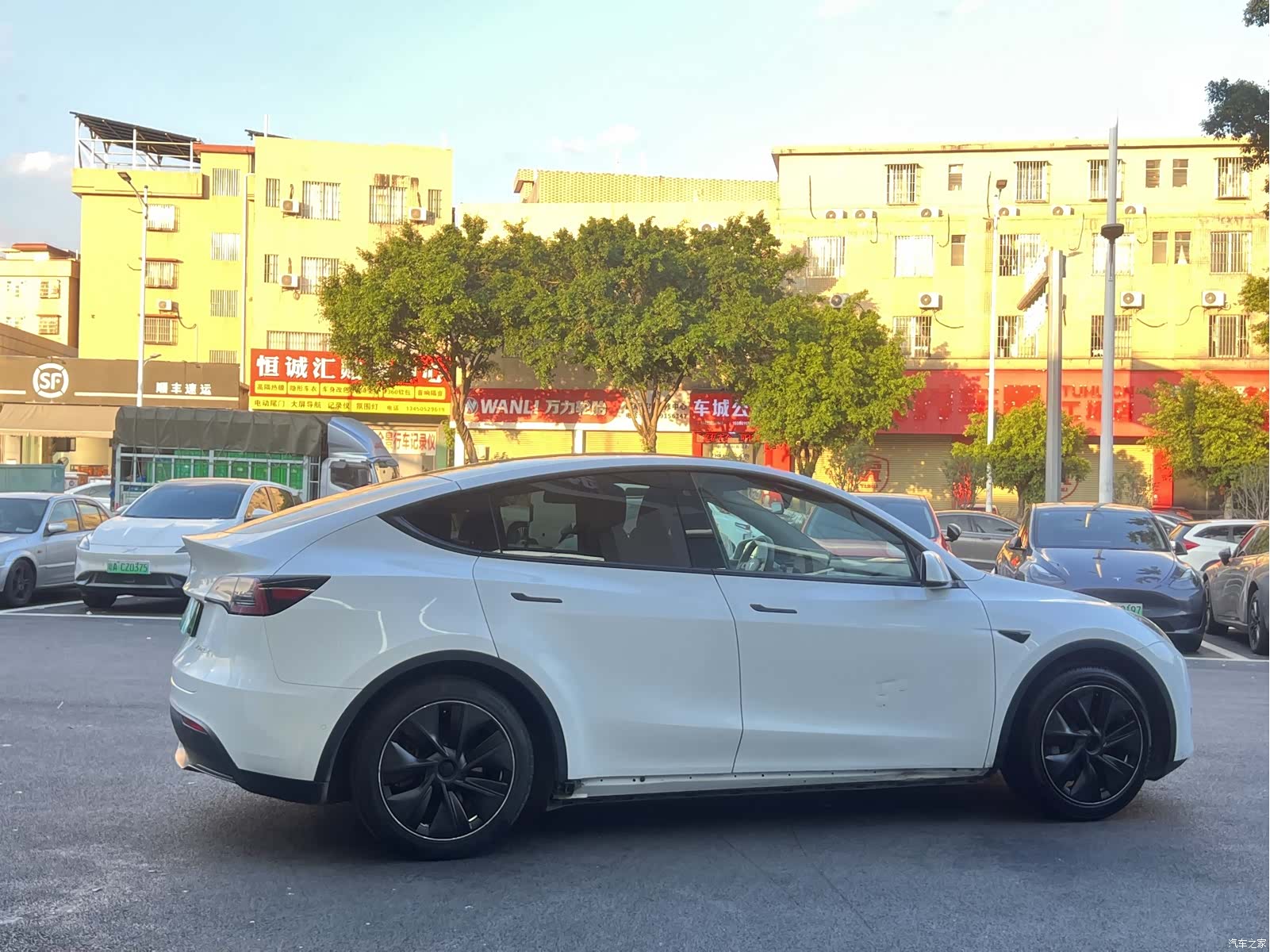 Tesla Model Y, 2023 6