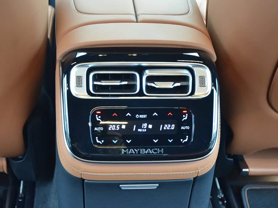 Mercedes-Benz Maybach S-Class 2025, фото 13