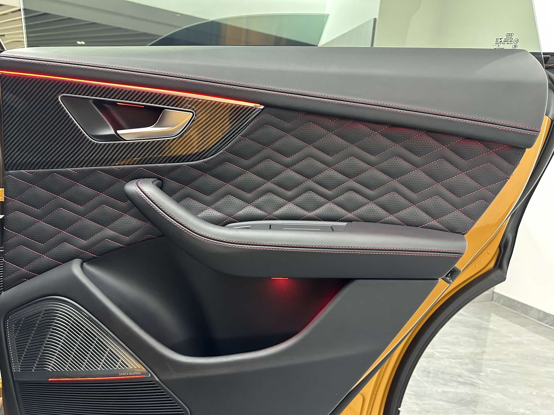 Audi Q8, 2025 23