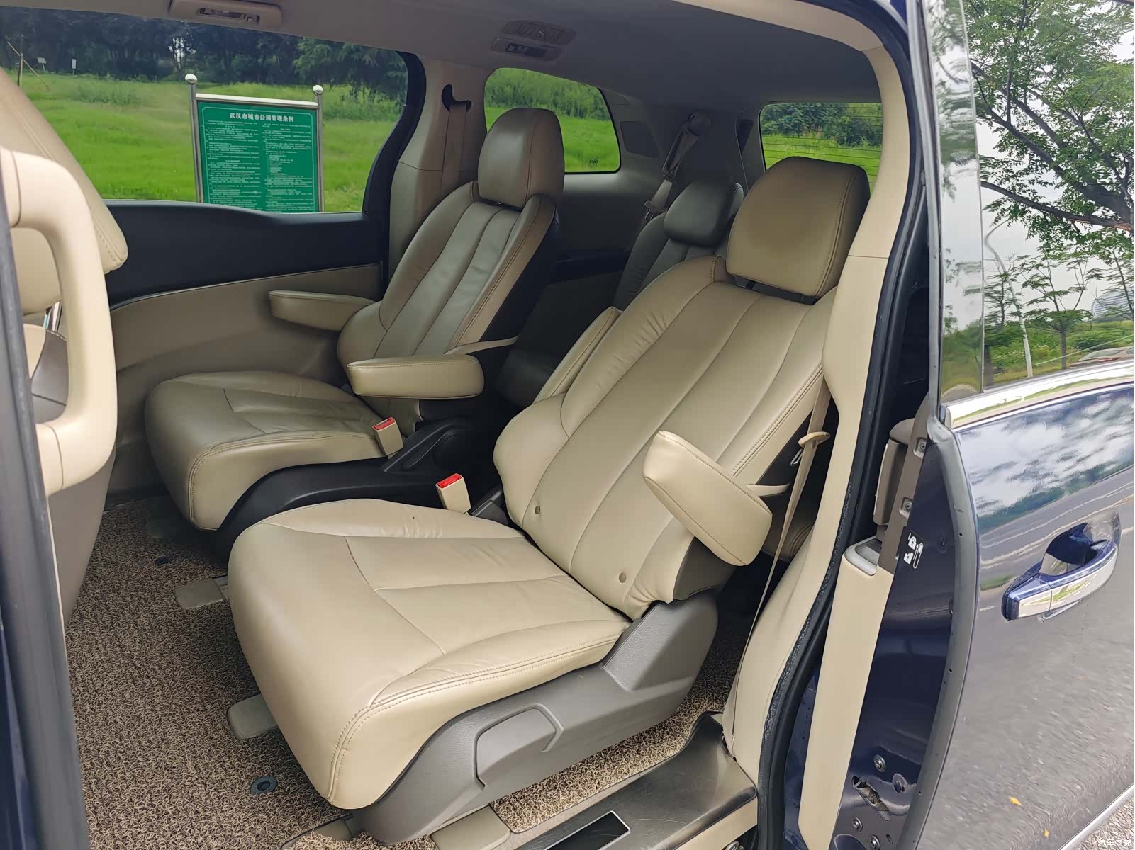Buick GL8, 2011 6