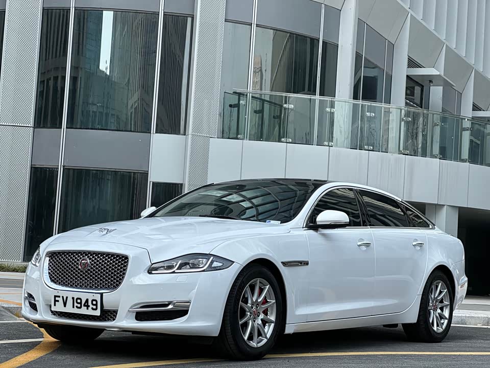 Jaguar XJ