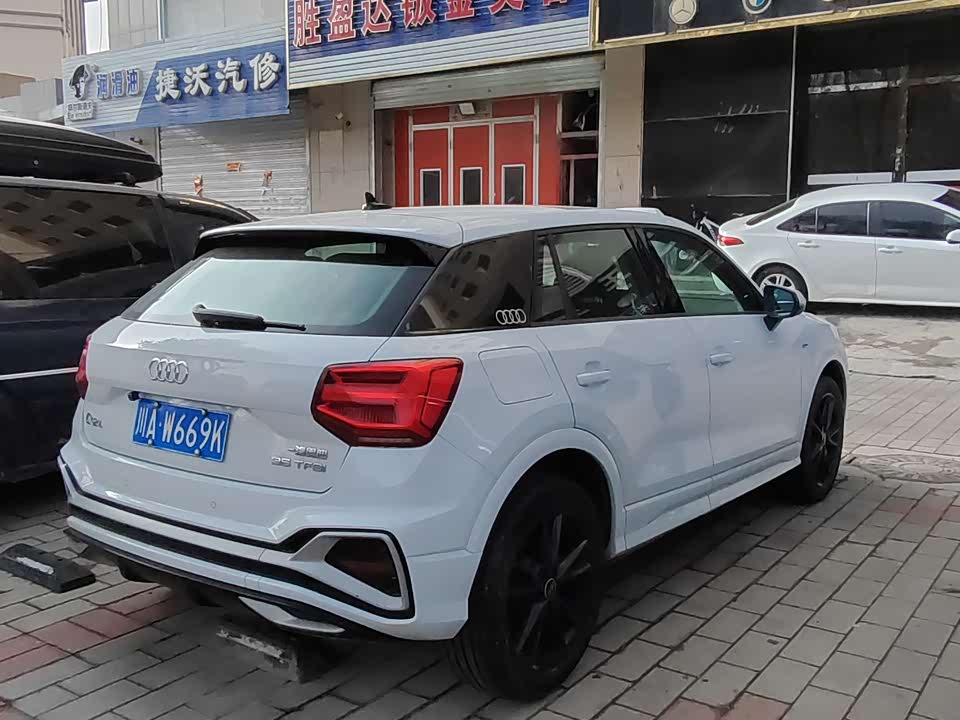 Audi Q2L