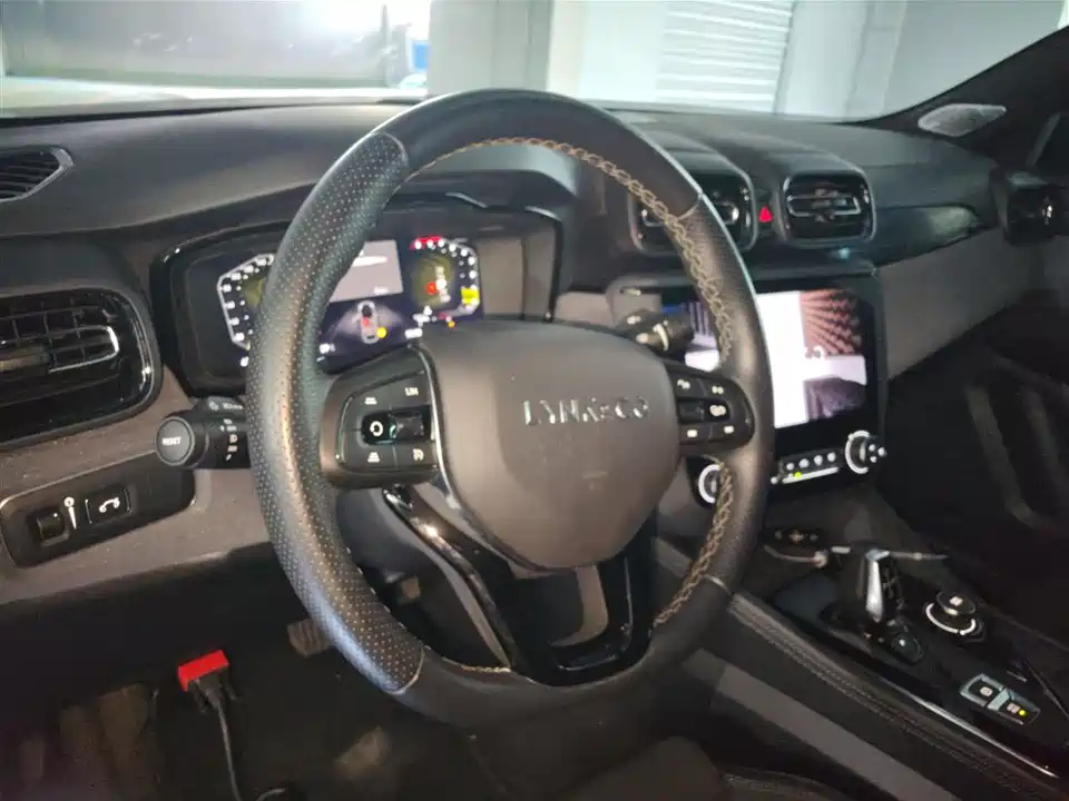 Lynk & Co 03