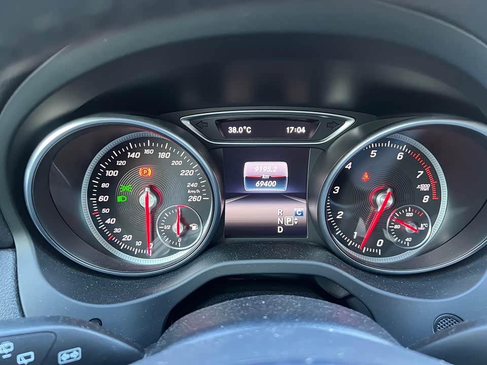 Mercedes-Benz GLA Mercedes-Benz GLA