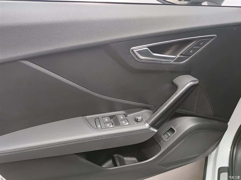 Audi Q2L, 2024 28