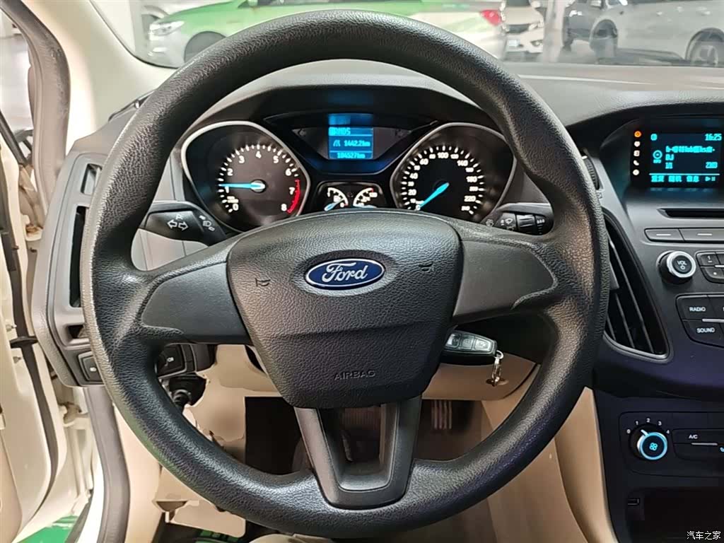 Ford Focus, 2015 11