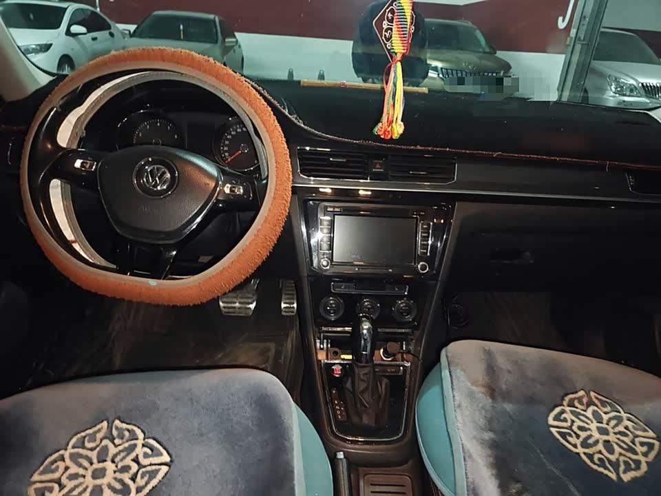 Volkswagen C-TREK Wei Collar