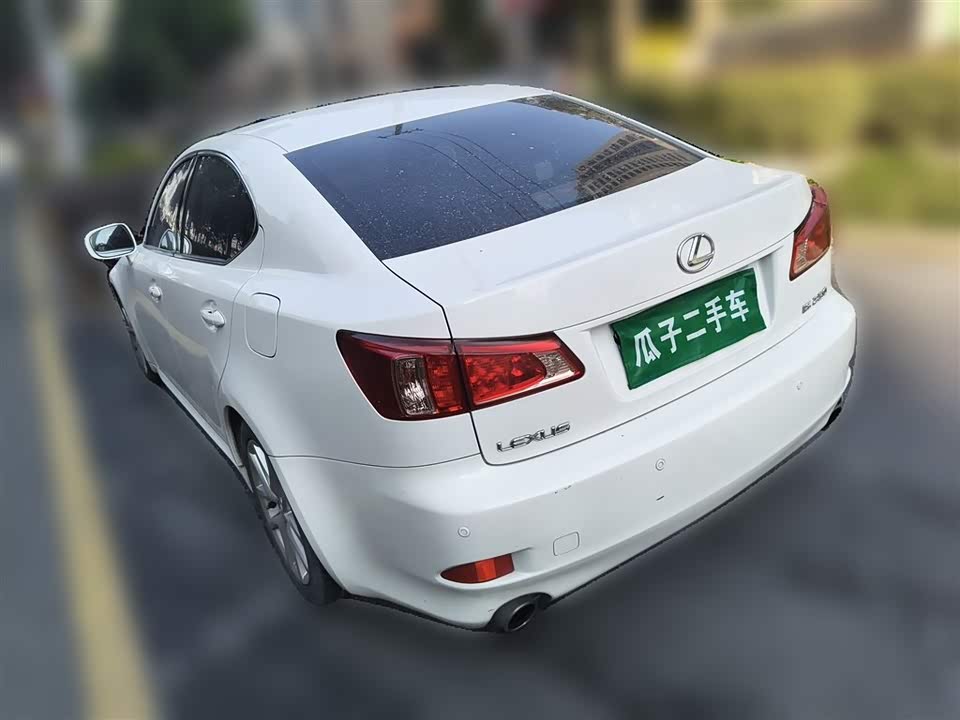Lexus IS