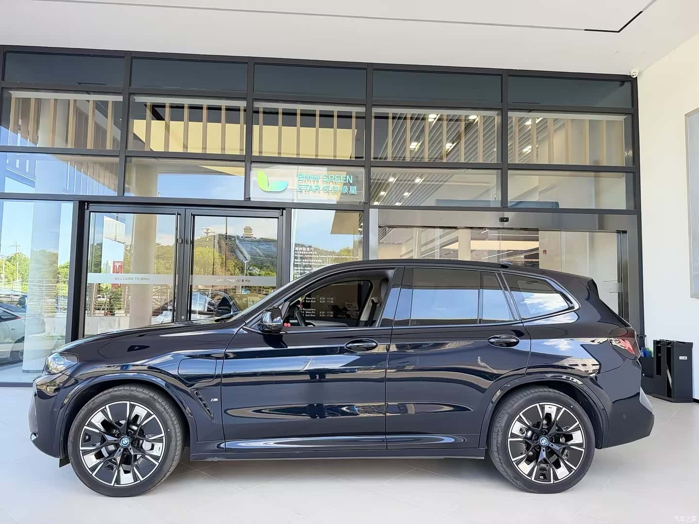BMW iX3, 2025 2