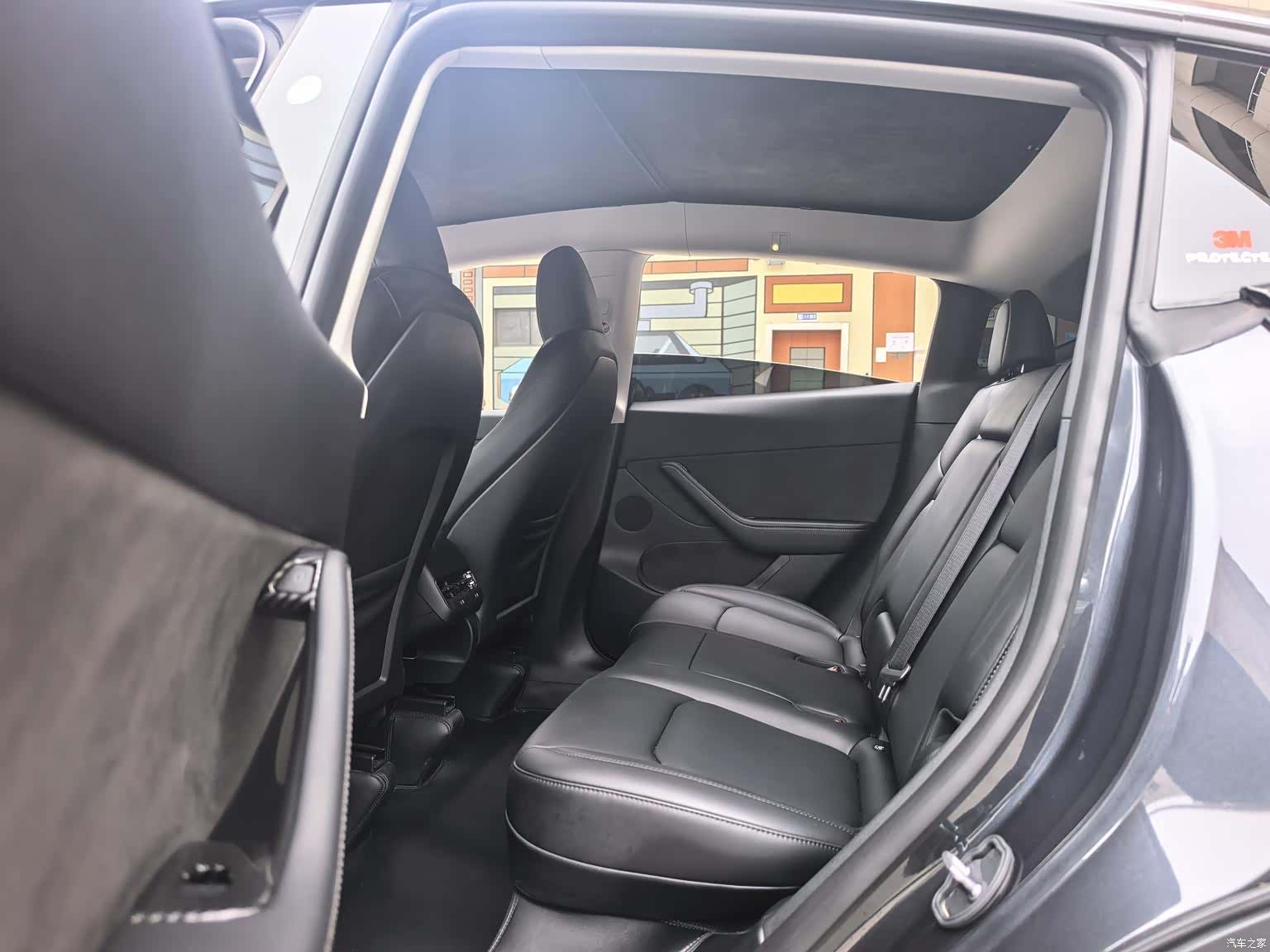 Tesla Model Y, 2024 8