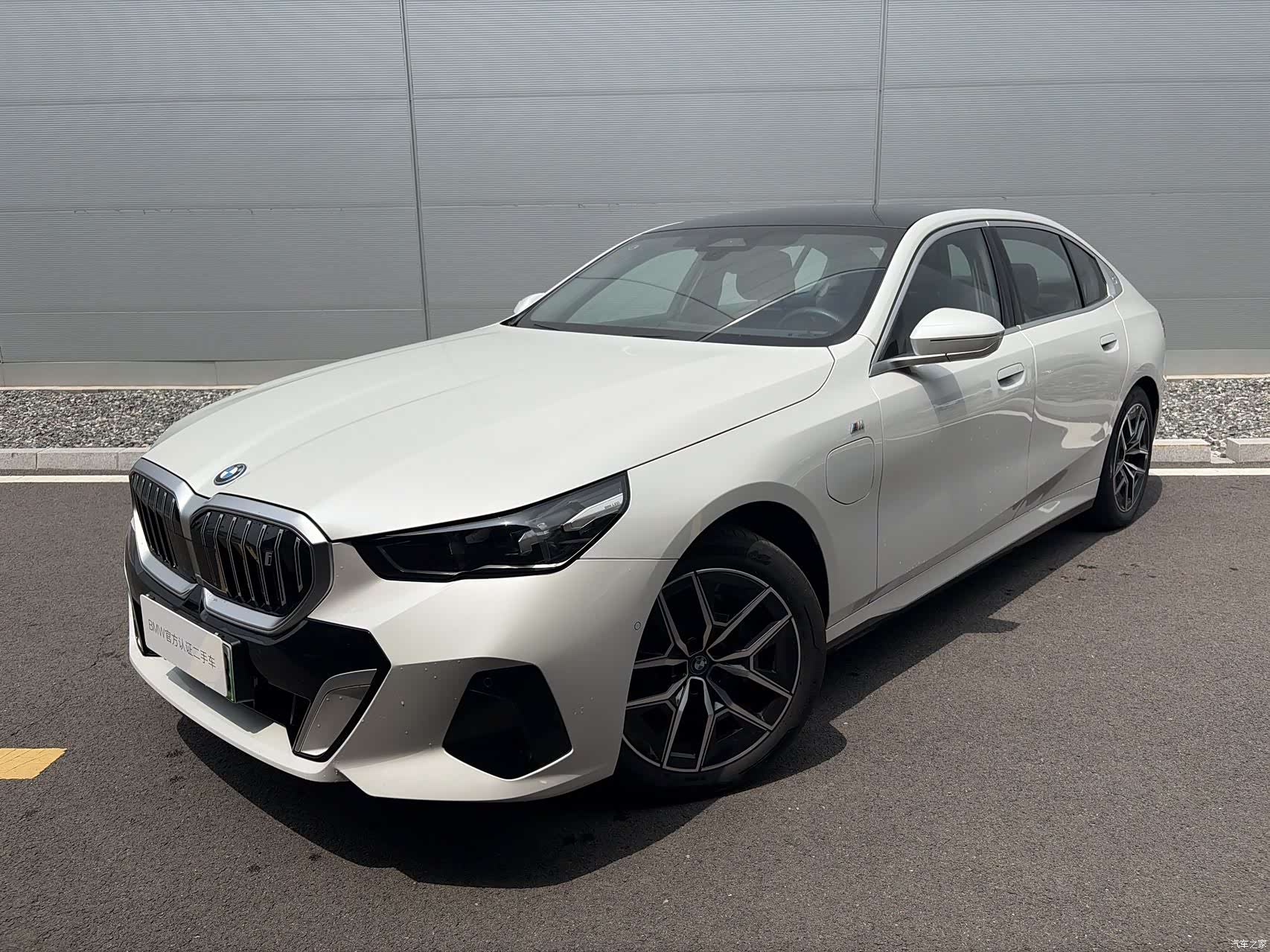 BMW i5, 2025 1