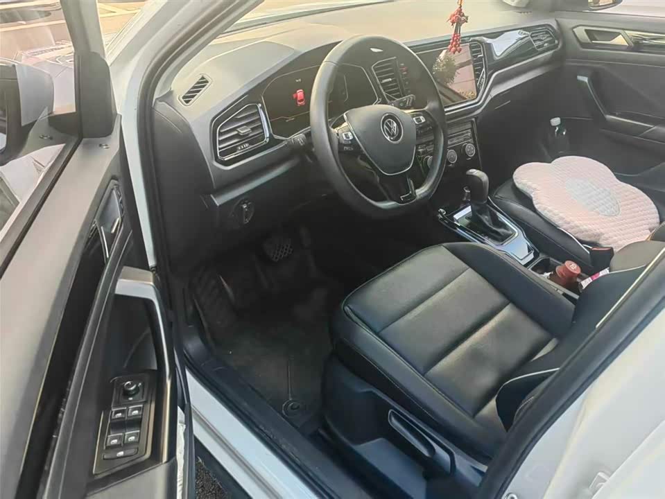 Volkswagen T-ROC exploring Songs