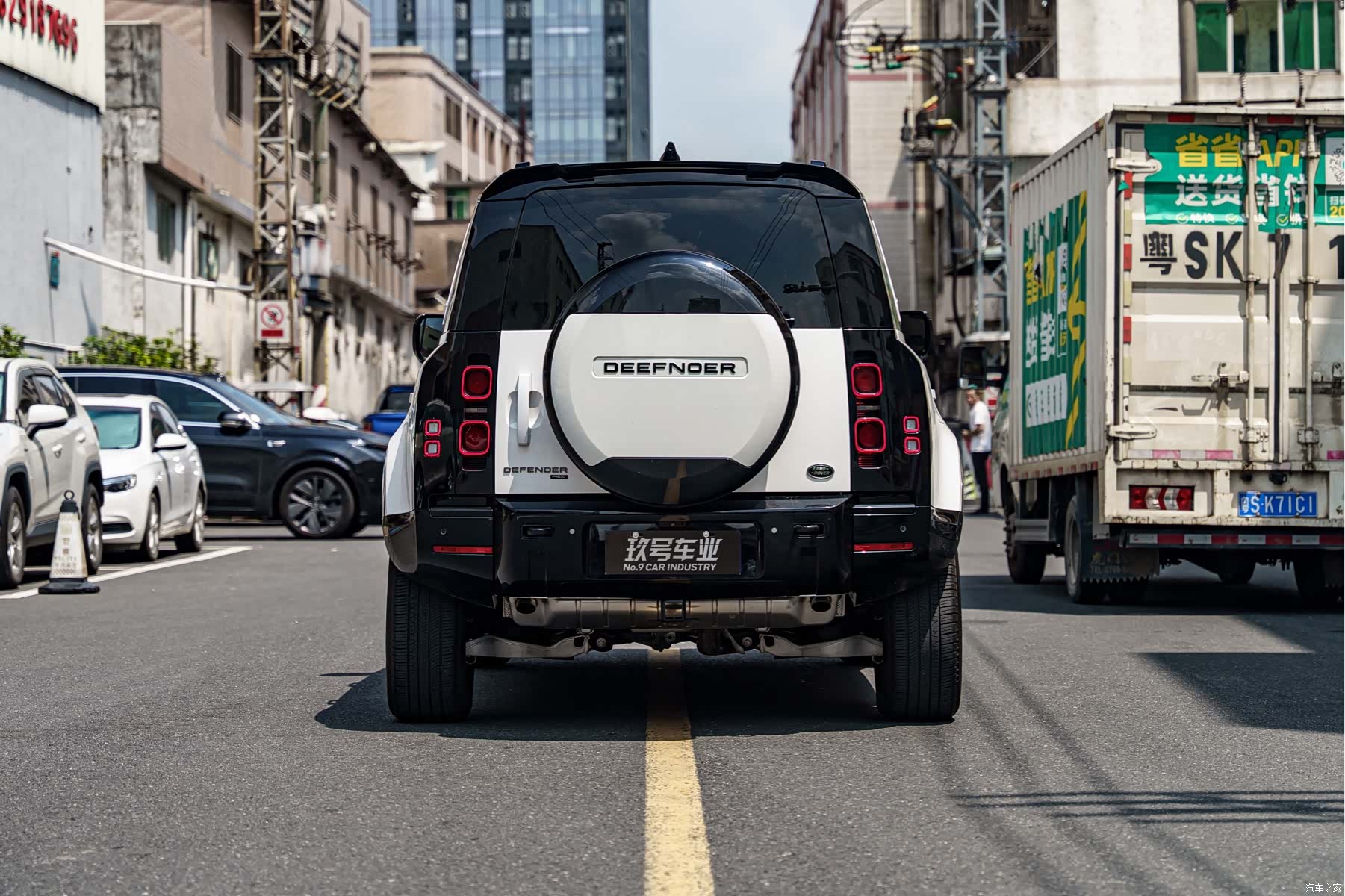 Land Rover Defender, 2023 4