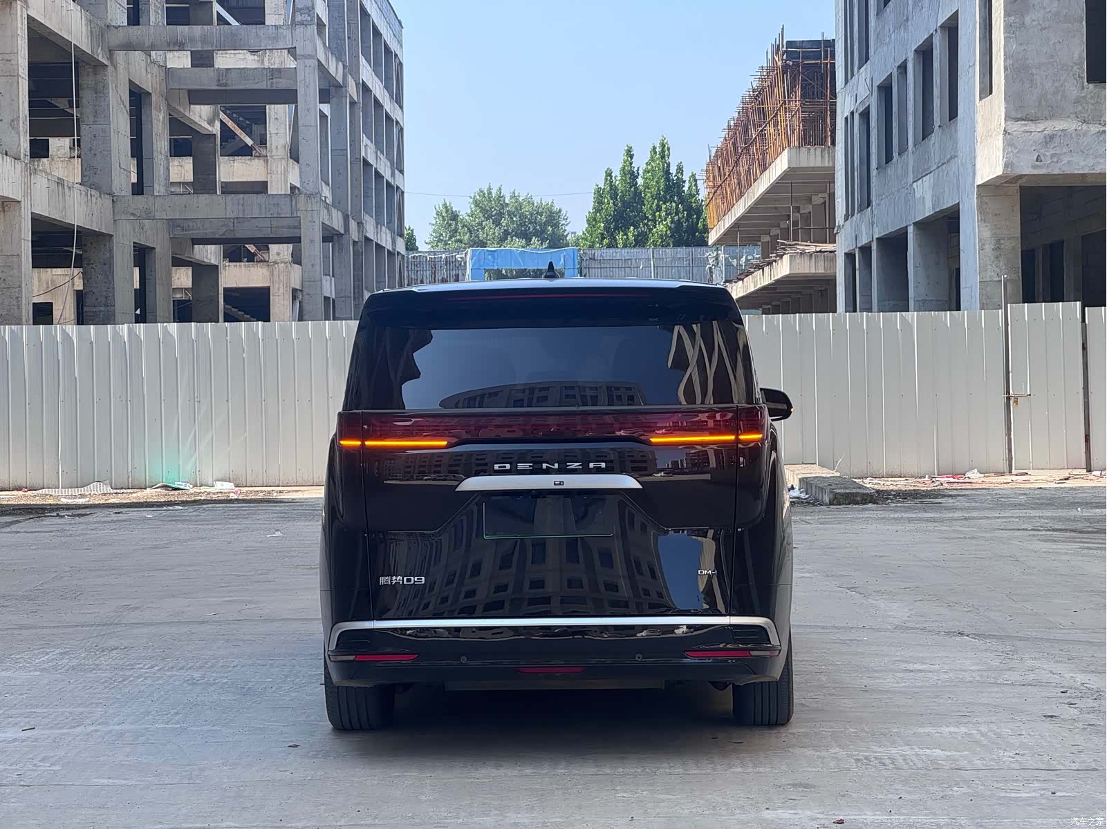 Denza D9, 2023 8