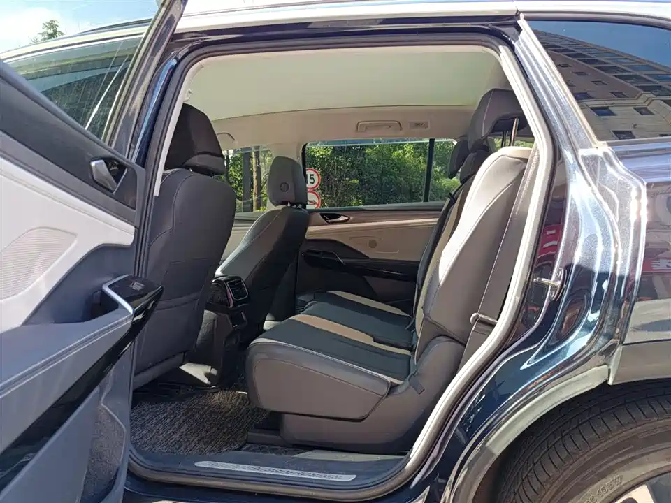 Volkswagen ID.6 CROZZ