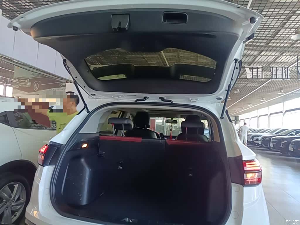 Geely Coolray, 2022 19