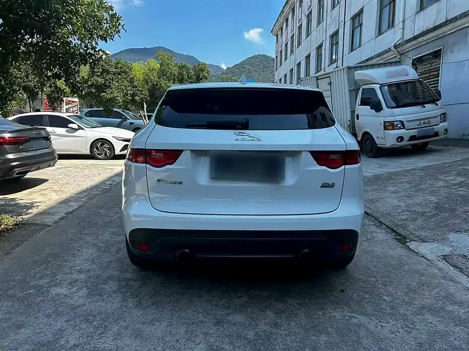 Jaguar F-PACE