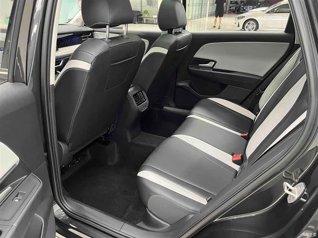 Volkswagen VS8, 2025 13