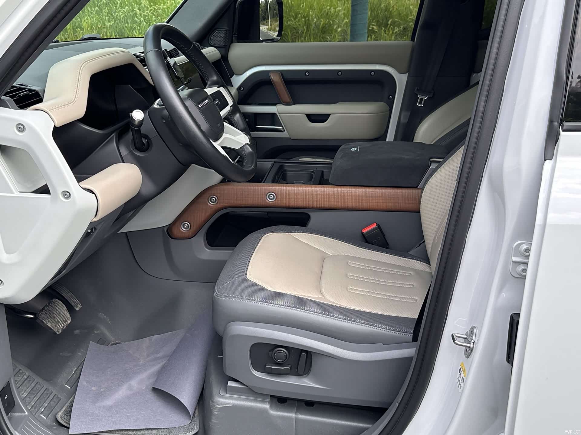 Land Rover Defender, 2021 25
