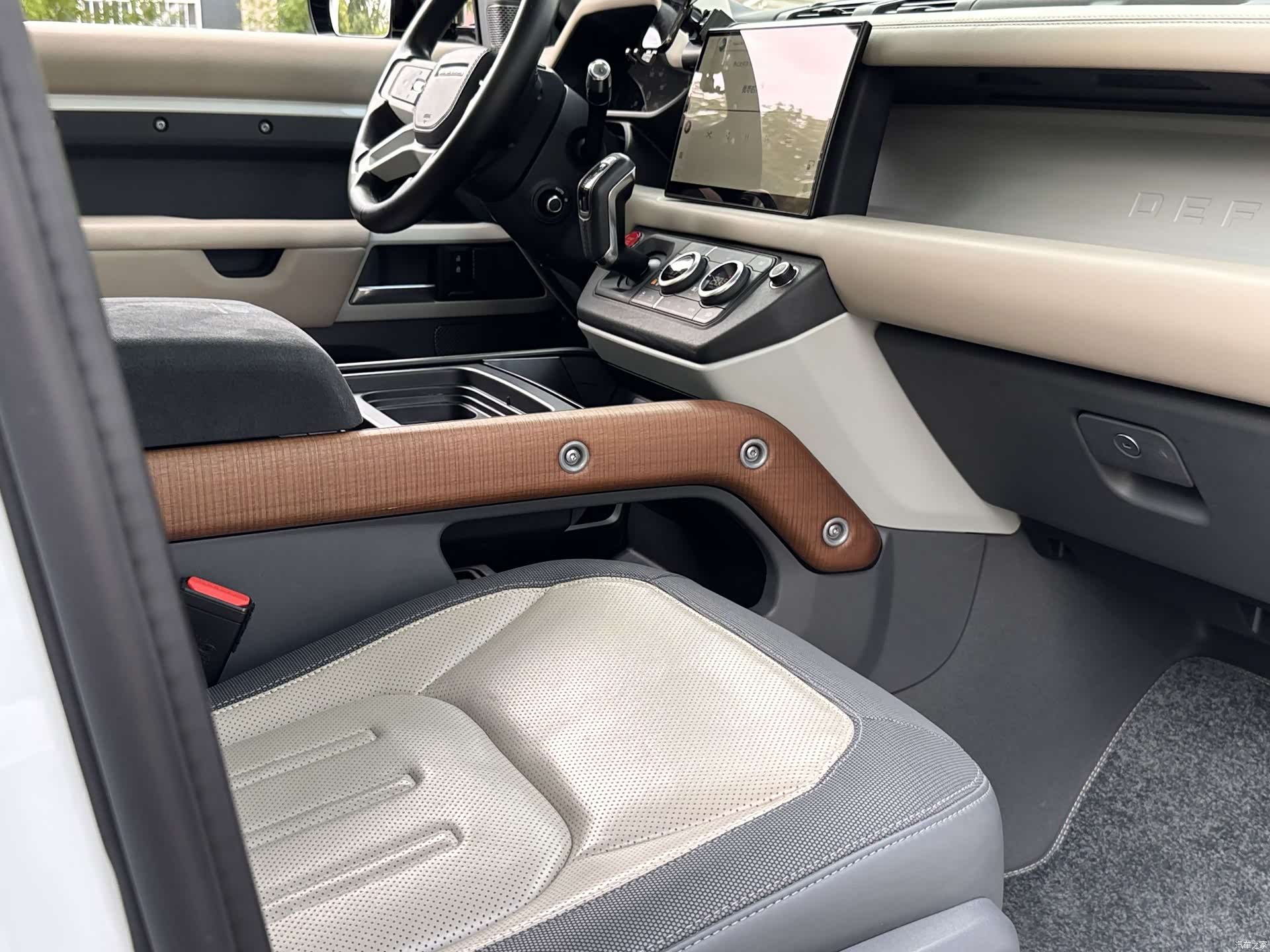 Land Rover Defender, 2021 11