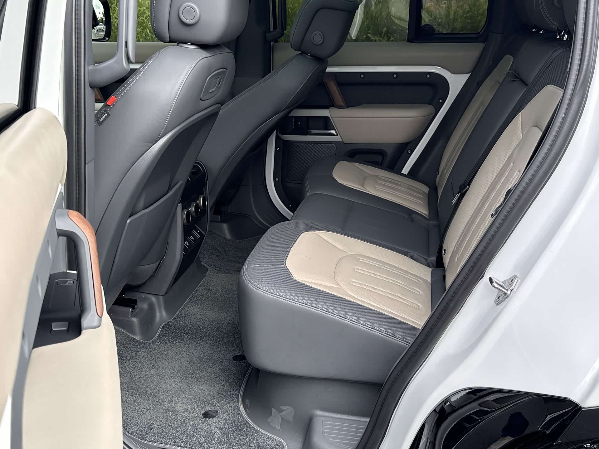 Land Rover Defender, 2021 27