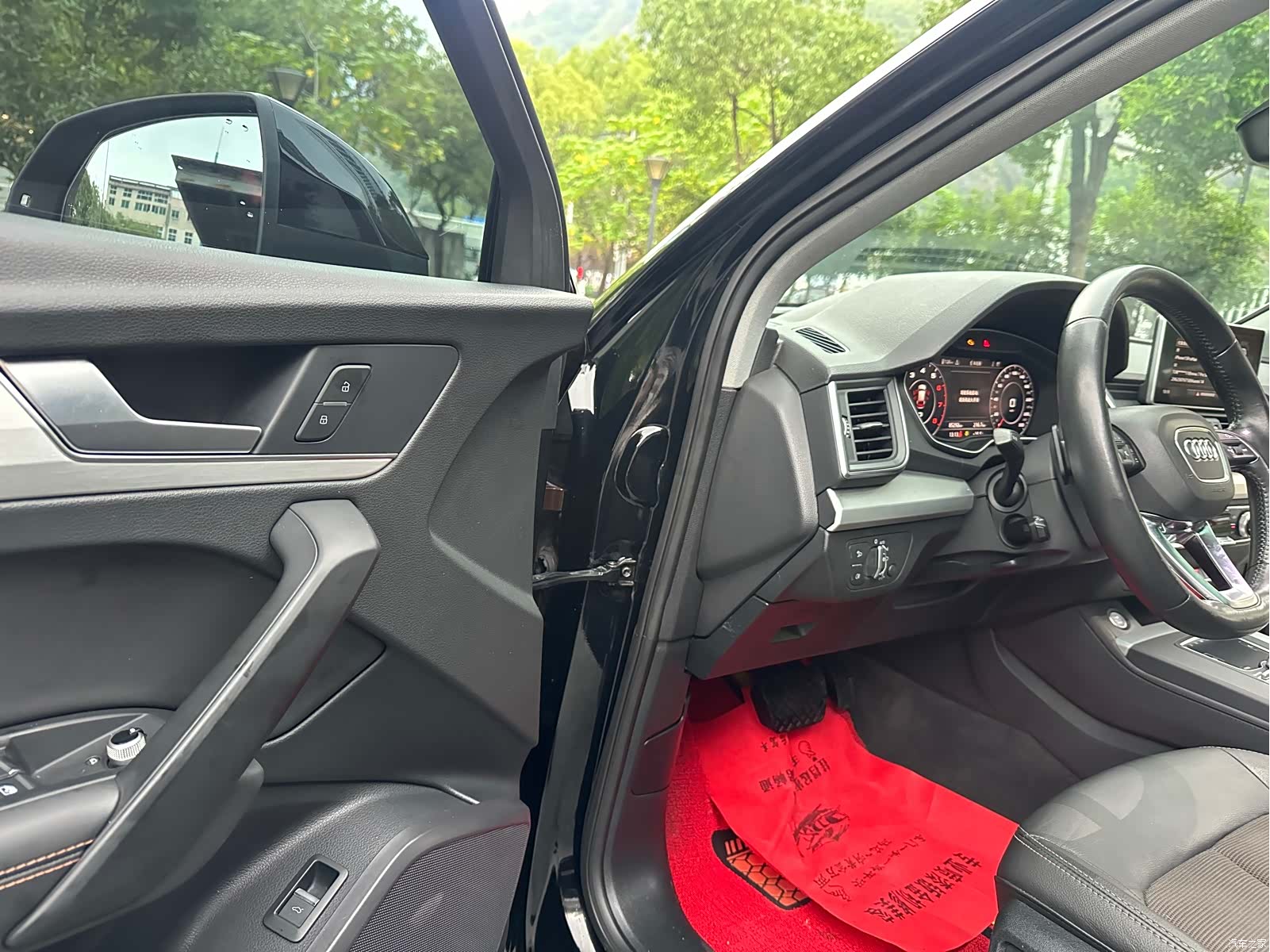 Audi Q5L, 2019 11