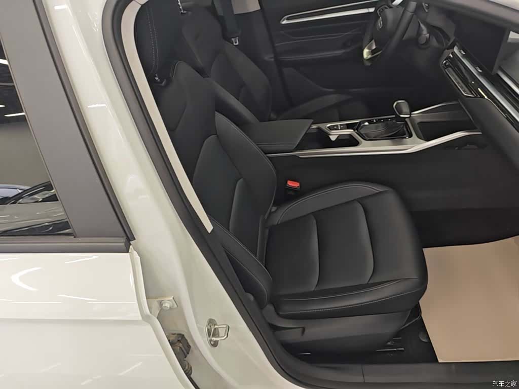 Geely Emgrand, 2025 23