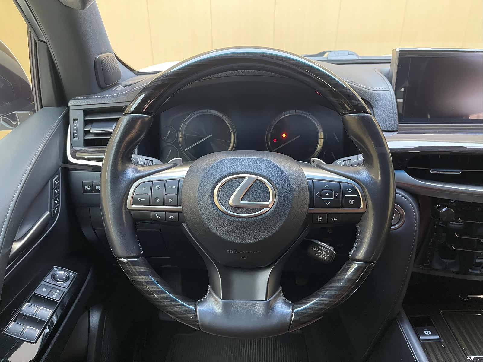 Lexus LX, 2019 11
