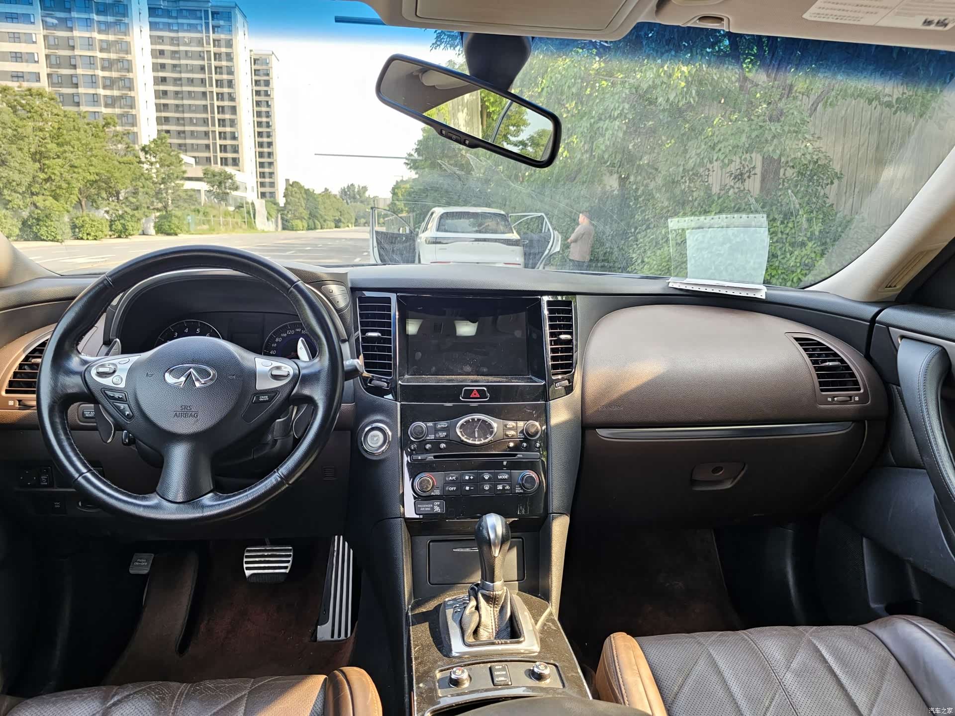 Infiniti FX35, 2012 11
