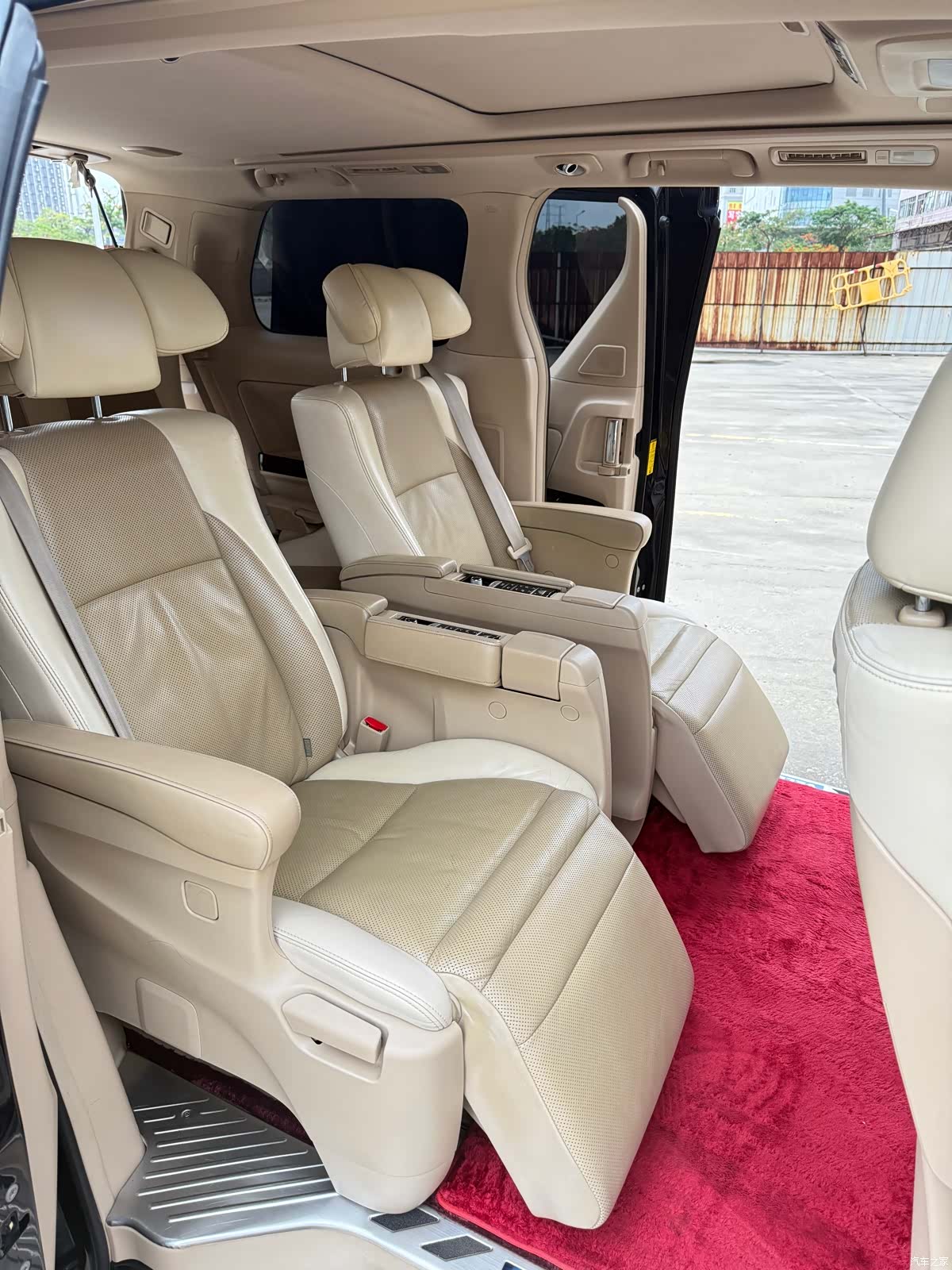 Toyota Alphard, 2014 8