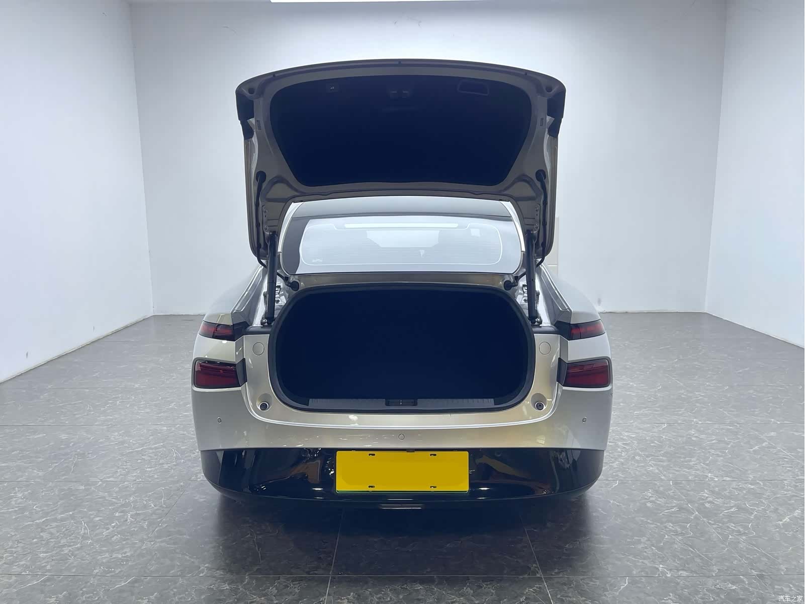 Xpeng P7, 2025 7