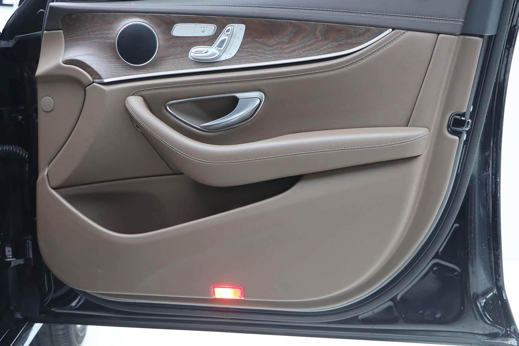 Mercedes-Benz E-Class, 2023 16
