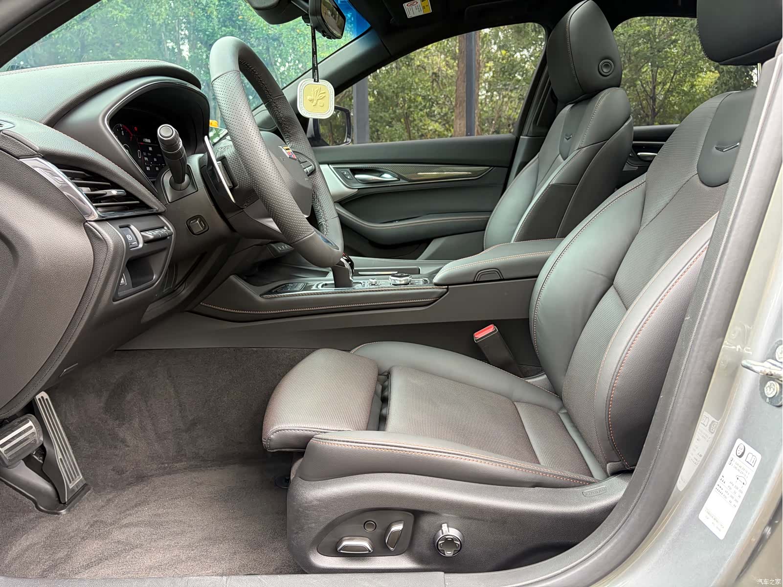 Cadillac CT5, 2023 все фото