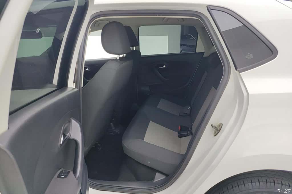 Volkswagen Polo, 2015 11