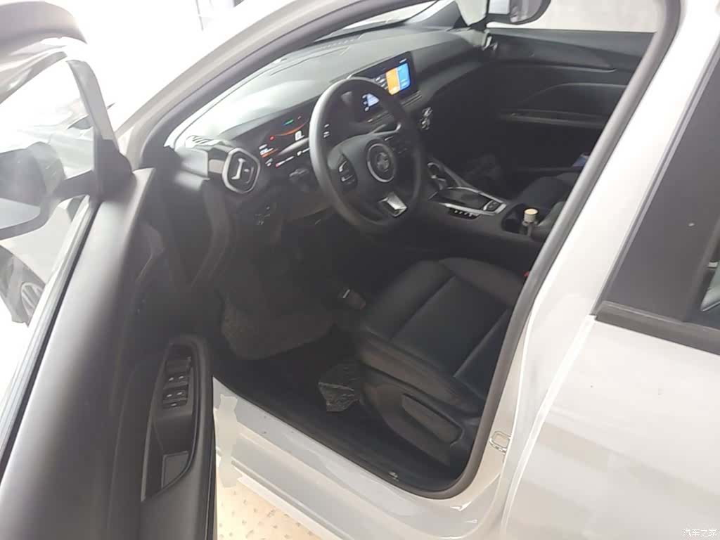 MG MG5, 2025 16