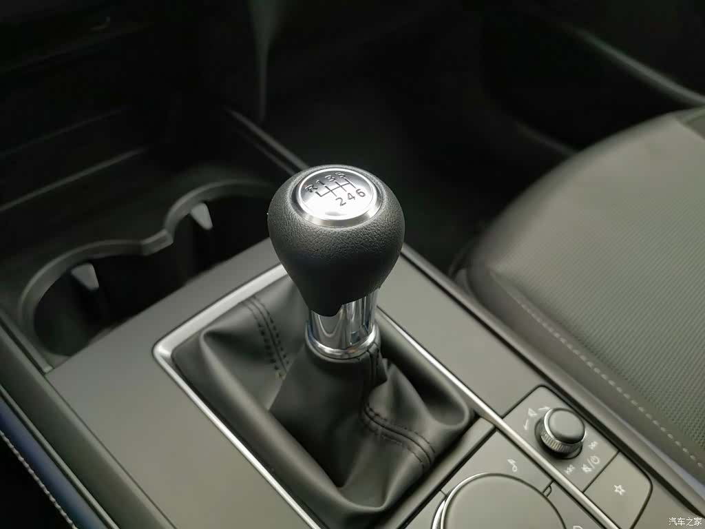 Mazda CX-30, 2025 13