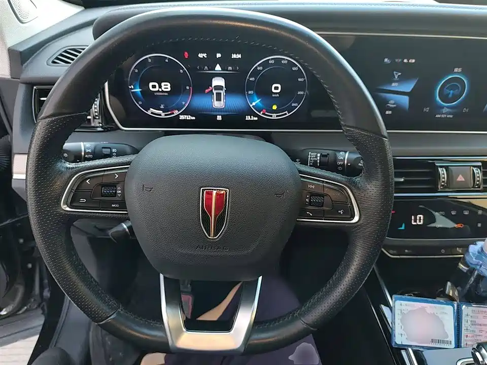 Hongqi HS5