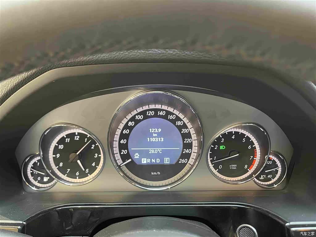 Mercedes-Benz E-Class, 2012 8