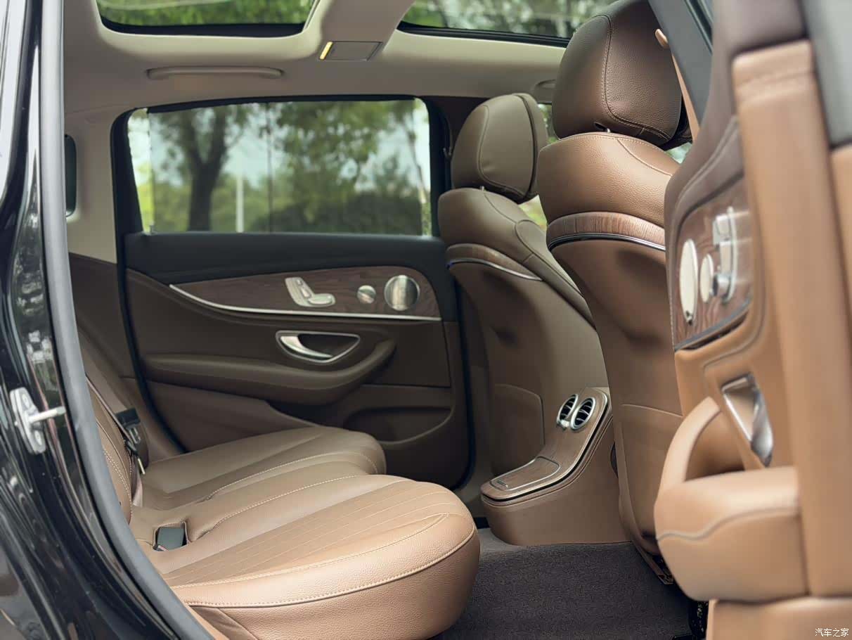Mercedes-Benz E-Class, 2022 11