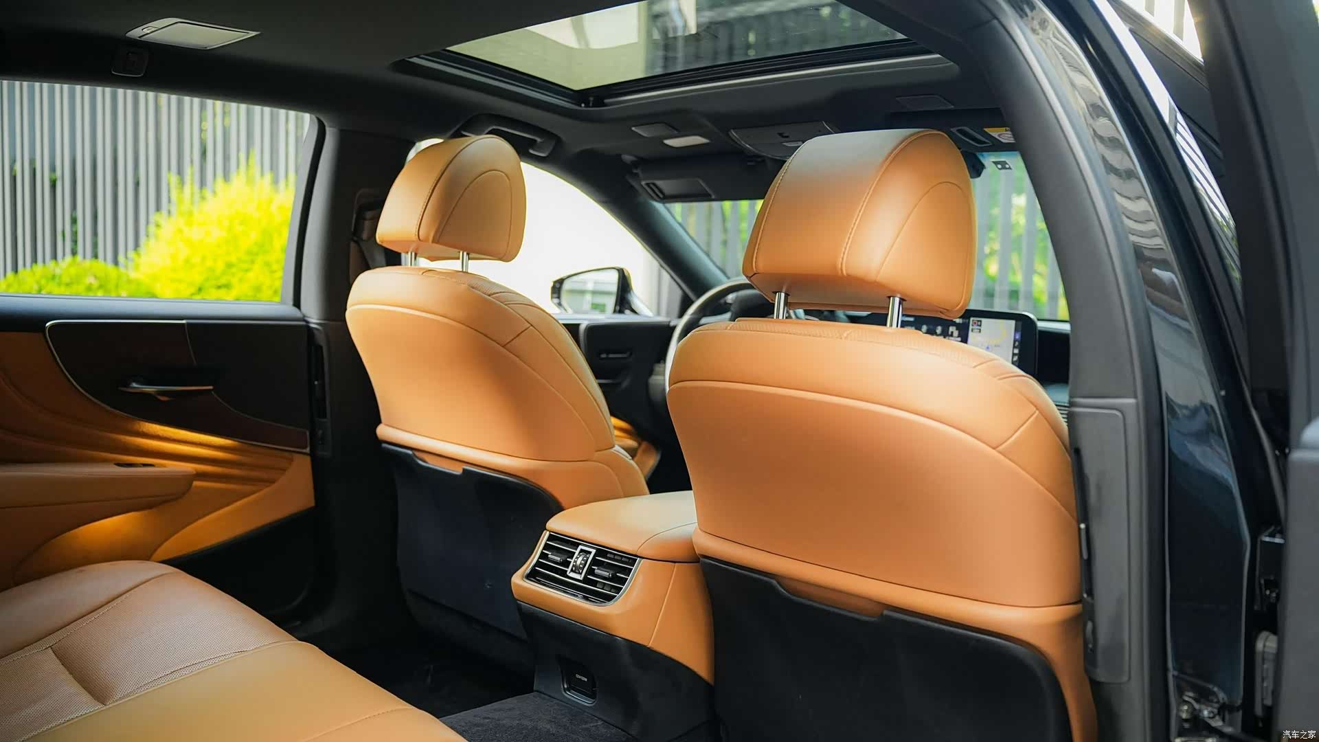 Lexus LS, 2023 14