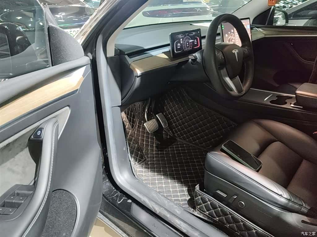 Tesla Model Y, 2022 15