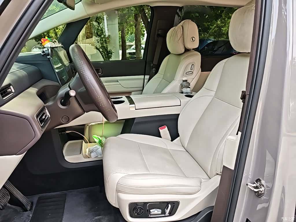 Li Auto MEGA, 2024 15
